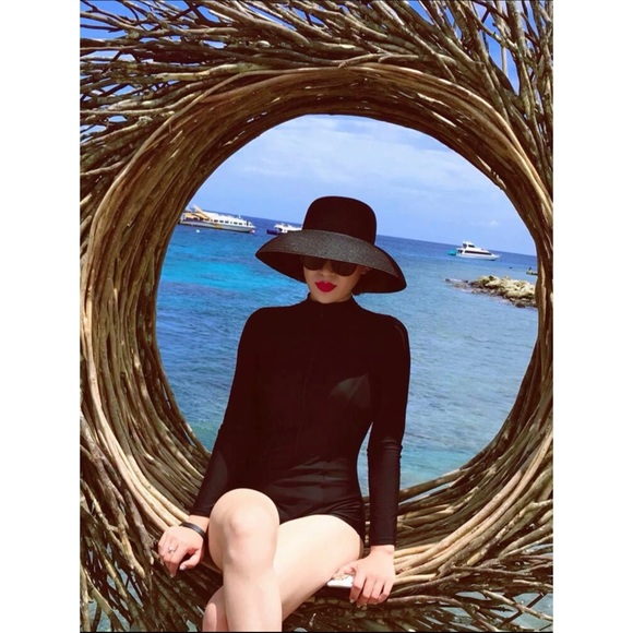 BREAKFAST IN TIFFANY STRAW HAT - Picture 2 of 13